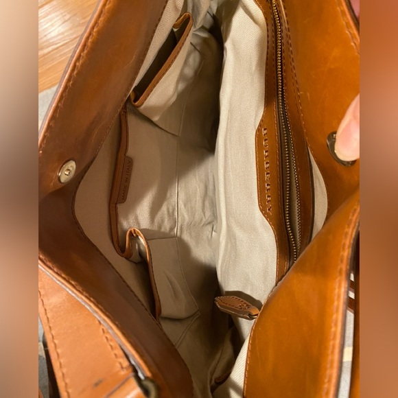 Burberry Purse with Handle and Removable Shoulder Strap - Picture 4 of 12